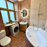 Apartment Urban Jungle 2-bedroom Old Town Air Conditioned