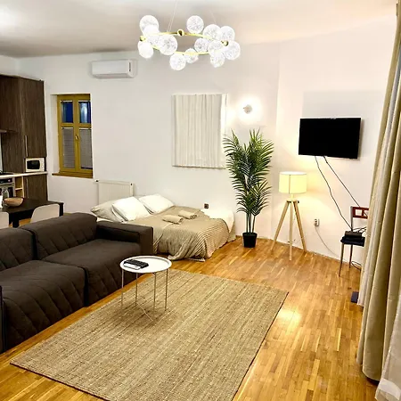 Apartament Urban Jungle 2-bedroom Old Town Air Conditioned Bratislava
