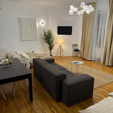 Apartament Urban Jungle 2-bedroom Old Town Air Conditioned Bratislava