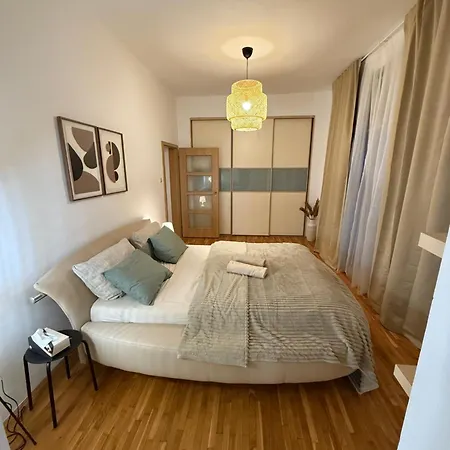 Urban Jungle 2-bedroom Old Town Air Conditioned Apartmán *