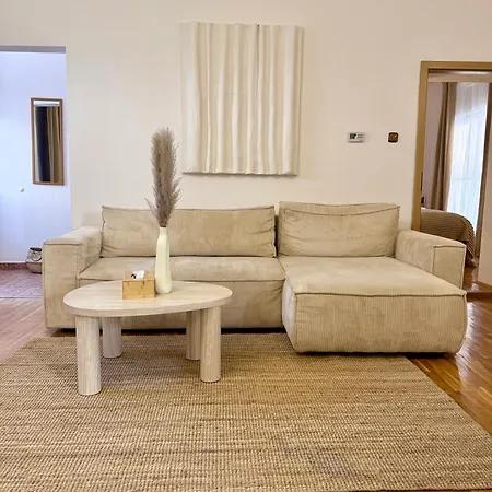 Urban Jungle 2-bedroom Old Town Air Conditioned 아파트 *