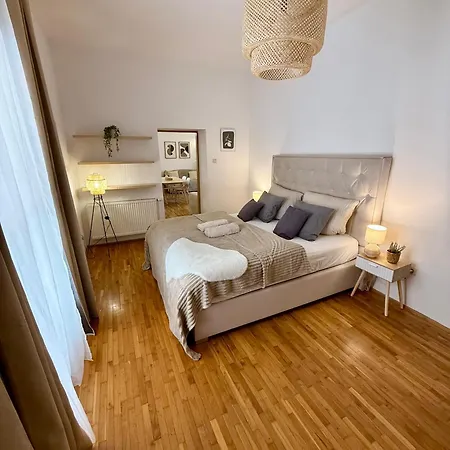 Lägenhet Urban Jungle 2-bedroom Old Town Air Conditioned
