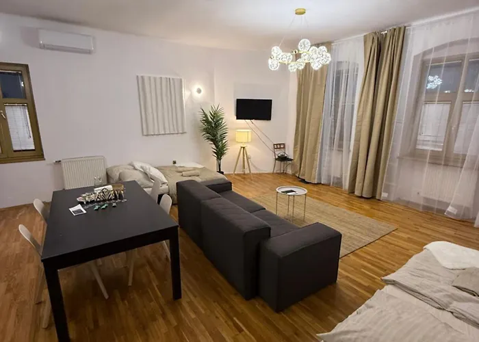 Urban Jungle 2-bedroom Old Town Air Conditioned Bratislava