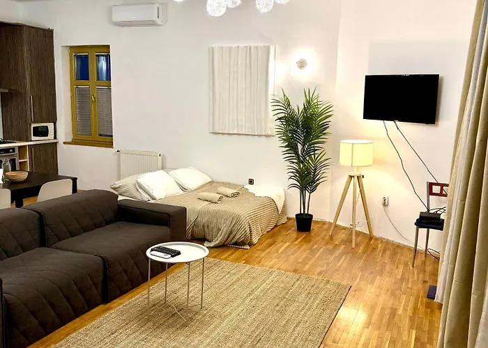 Apartment Urban Jungle 2-bedroom Old Town Air Conditioned Bratislava